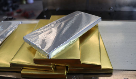 Maßgeschneiderte Hochgeschwindigkeits-Schokoladenbar-Faltumschlagverpackungsmaschine mit Luftzufuhr von 0,6 MPa